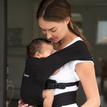 將圖片載入圖庫檢視器 Ergobaby Embrace環抱二式初生嬰兒背帶-黑色