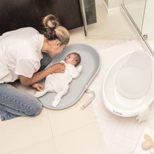 Load image into Gallery viewer, Bubble Cuddle Bath with Bath Seat - White