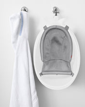 將圖片載入圖庫檢視器 Skip Hop Moby Smart Sling 3 Stage Bath - White