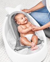 將圖片載入圖庫檢視器 Skip Hop Moby Smart Sling 3 Stage Bath - White