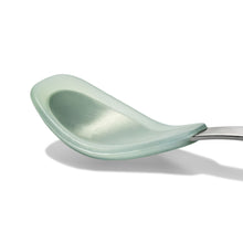 將圖片載入圖庫檢視器 OXO Tot On-The-Go Feeding Spoon - Opal
