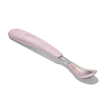 將圖片載入圖庫檢視器 OXO Tot On-The-Go Feeding Spoon - Blossom
