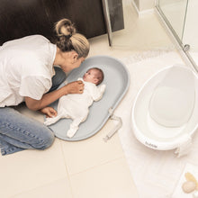 將圖片載入圖庫檢視器 Bubble Cuddle Bath with Bath Seat - White
