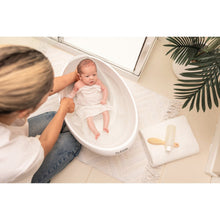 將圖片載入圖庫檢視器 Bubble Cuddle Bath with Bath Seat - Taupe
