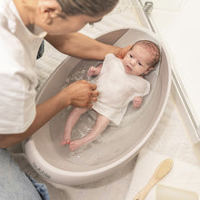 將圖片載入圖庫檢視器 Bubble Cuddle Bath with Bath Seat - Taupe
