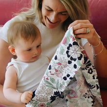 將圖片載入圖庫檢視器 Etta Loves XL Sensory Muslin Swaddle - Wharfedale Meadow
