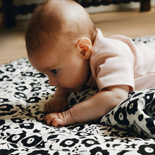 將圖片載入圖庫檢視器 Etta Loves Sensory Playmat - Liberty
