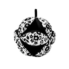 將圖片載入圖庫檢視器 Etta Loves Sensory Grasp Ball - Liberty
