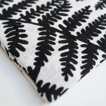 將圖片載入圖庫檢視器 Etta Loves XL Sensory Muslin Swaddle - Fern
