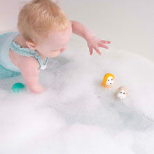 Load image into Gallery viewer, Matchstick Monkey Bathtime Wobblers - Lion &amp; Giraffe
