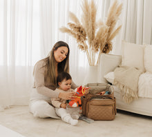 將圖片載入圖庫檢視器 Skip Hop Forma Nappy Backpack - Camel
