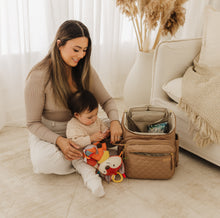 將圖片載入圖庫檢視器 Skip Hop Forma Nappy Backpack - Camel
