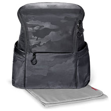 將圖片載入圖庫檢視器 Skip Hop Paxwell Easy Access Nappy Backpack - Black Camo (2)
