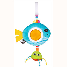 將圖片載入圖庫檢視器 Benbat Dazzle Friends Travel Rattle - Fish
